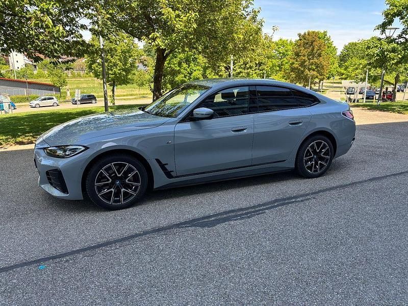 Grau Gebraucht 2023 BMW i4 M Sport Limousine | 44.200 € (Fairer Preis) - Bild 1/4