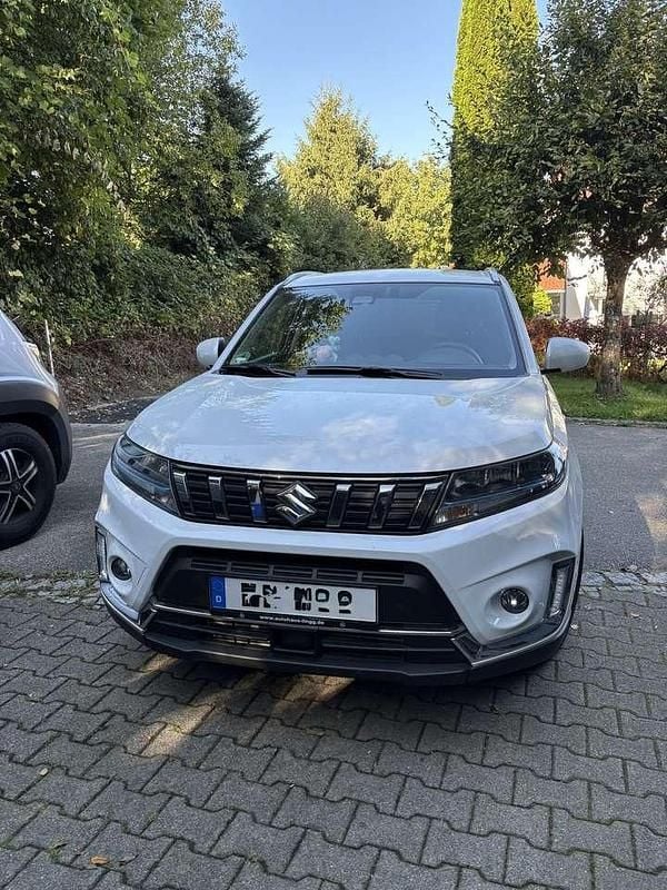 Weiß Gebraucht 2024 Suzuki Vitara Comfort SUV | 22.500 € (Superpreis) - Bild 1/4