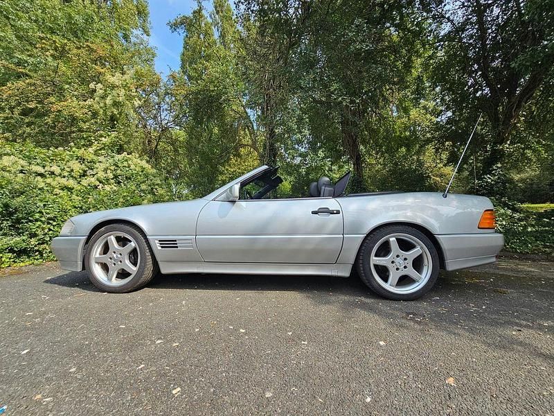 Silber Gebraucht 1990 Mercedes SL300 Cabrio | 17.750 € - Bild 1/4