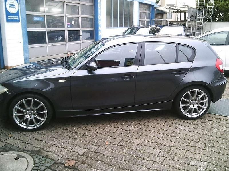 Sparkling graphite metallic Gebraucht 2006 BMW 118 Advantage Kleinwagen | 5.950 € - Bild 1/4
