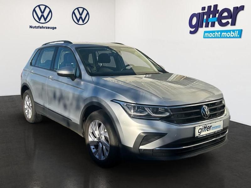 Gebraucht VW Tiguan Life 150 PS (110 kW) 2021 Reflexsilber metallic SUV