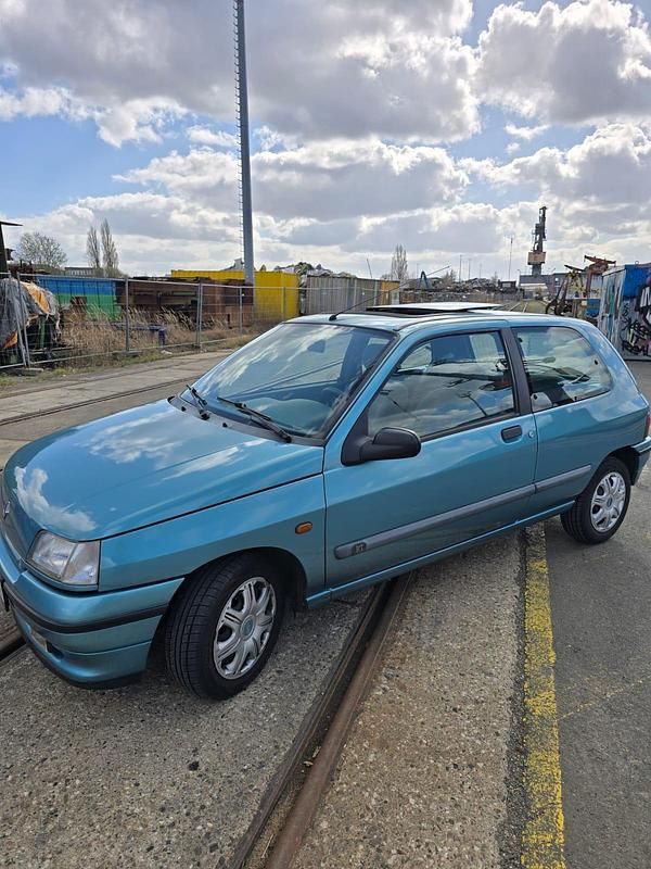 Gebraucht Renault Clio 75 PS (55 kW) 1994 Blau Kleinwagen