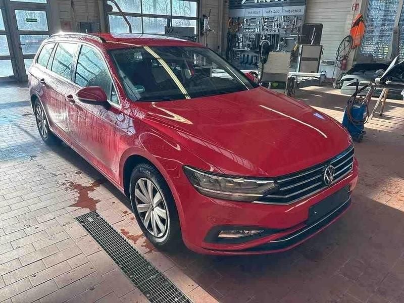 Gebraucht VW Passat Business 122 PS (89 kW) 2021 Rot Kombi