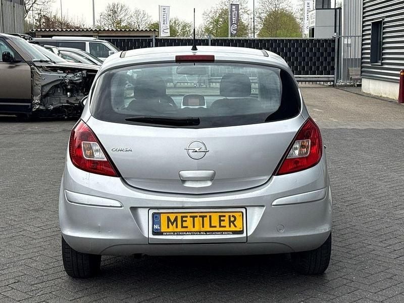 Używany Opel Corsa Cosmo 80 KM (58 kW) 2009 Szary Hatchback