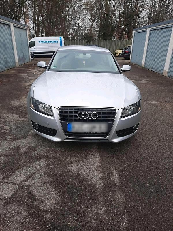 Silber Gebraucht 2011 Audi A5 Sportback Kleinwagen | 8.500 € - Bild 1/4