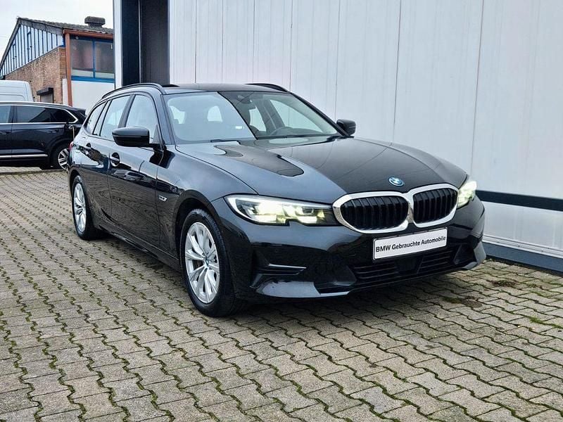 Gebraucht BMW 330e Sport Line 184 PS (135 kW) 2022 Schwarz Limousine