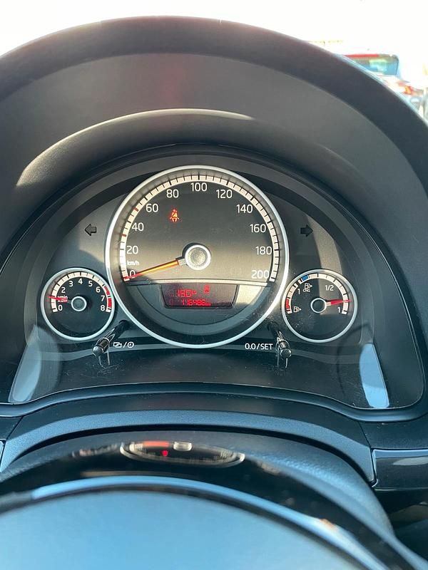 Weiß Gebraucht 2013 VW up! Highline Kleinwagen | 4.950 € (Fairer Preis) - Bild 1/4