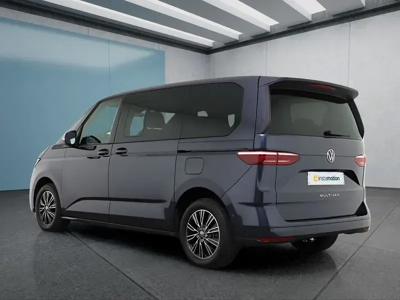 Używany VW Multivan 150 KM (110 kW) 2023 Niebieski Minivan