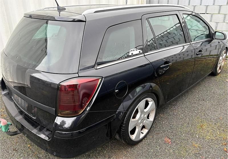 Gebraucht Opel Astra 125 PS (91 kW) 2012 Schwarz Kombi