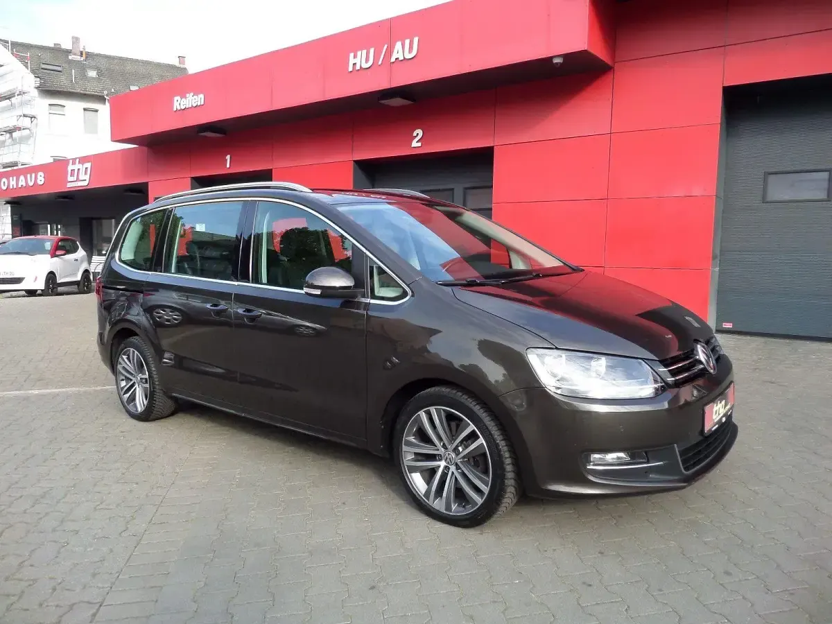 Gebraucht VW Sharan Highline 150 PS (110 kW) 2016 Braun Van / Kleinbus
