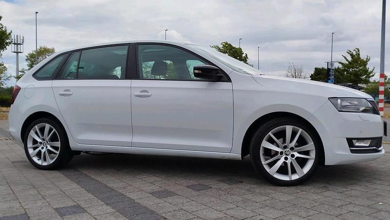Weiß Gebraucht 2018 Skoda Rapid Kleinwagen | 9.350 € (Fairer Preis) - Bild 1/4