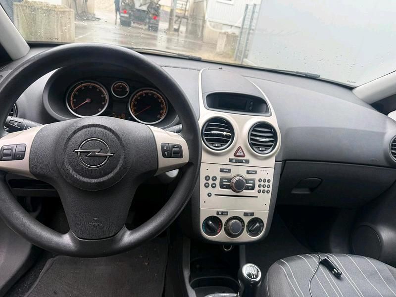 Second-hand Opel Corsa 60 CP (44 kW) 2006 Auriu Hatchback