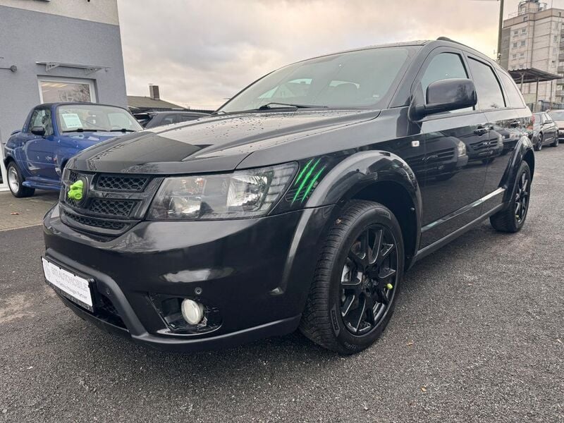 Schwarz Gebraucht 2015 Fiat Freemont Black Code SUV | 7.999 € (Guter Preis) - Bild 1/4