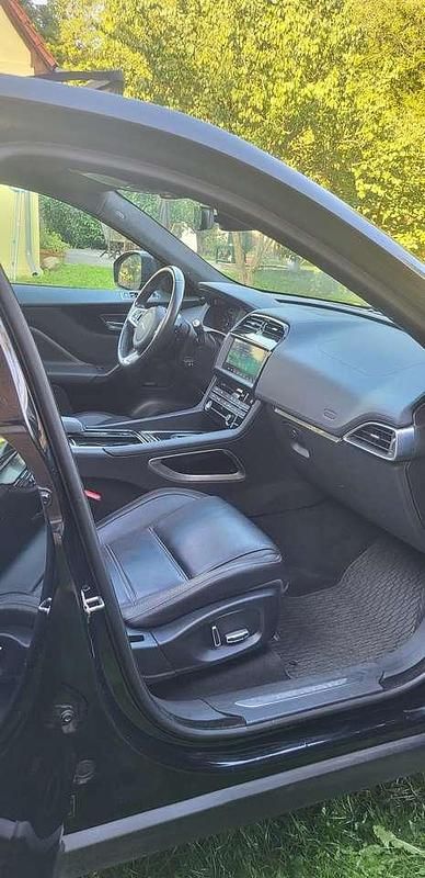 Gebraucht Jaguar F-Pace Prestige 179 PS (131 kW) 2019 Schwarz SUV