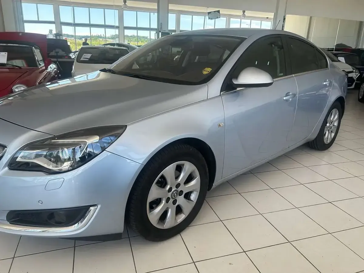 Gebraucht Opel Insignia Edition 170 PS (125 kW) 2016 Diamant blau(m2) / diam silb Limousine