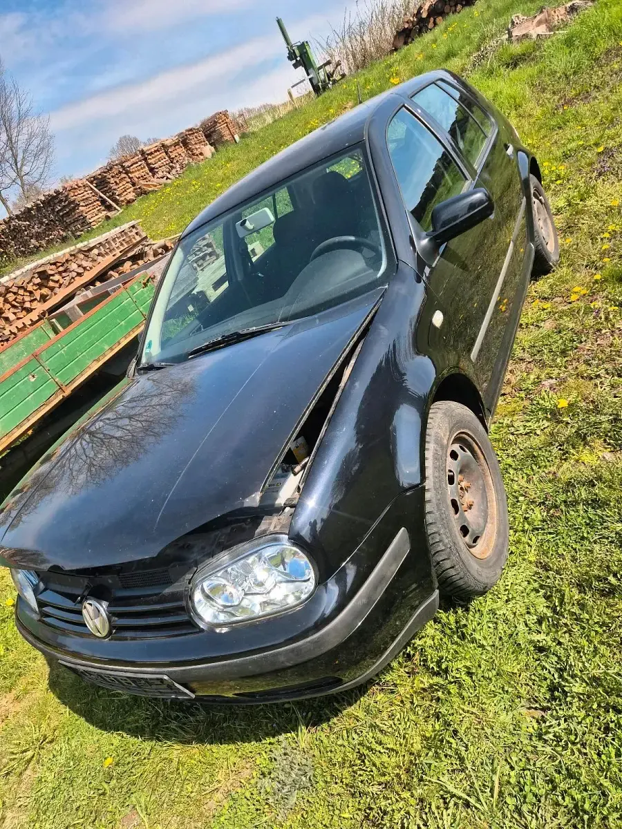 Gebraucht VW Golf IV 75 PS (55 kW) 2000 Schwarz Kleinwagen