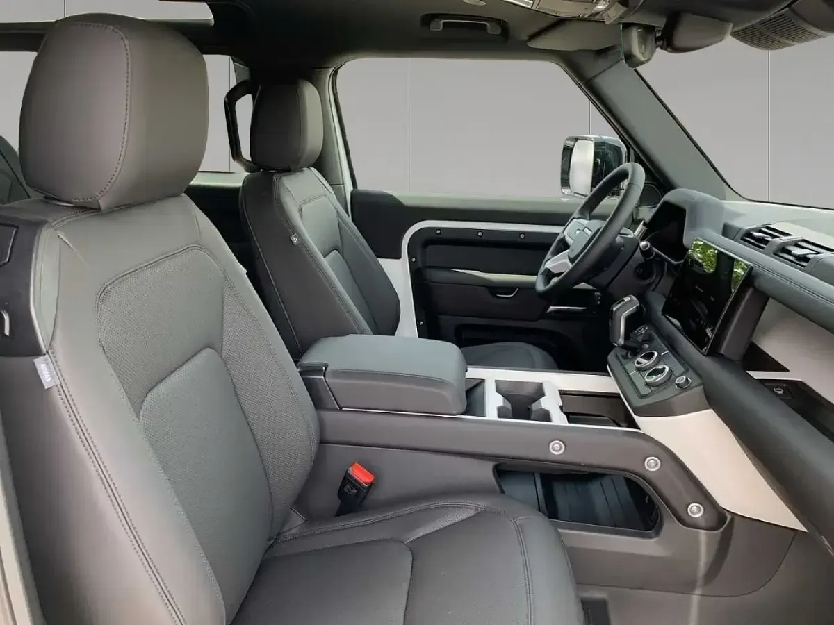 Neu Land Rover Defender SE Dynamic 252 PS (185 kW) 2026 Fuji white SUV