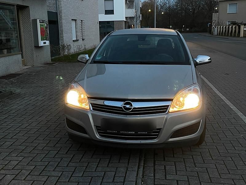Grau Gebraucht 2008 Opel Astra Limousine | 1.000 € (Superpreis) - Bild 1/4