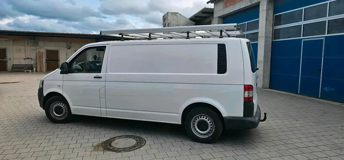 Gebraucht VW Multivan 140 PS (102 kW) 2012 Weiß Van / Kleinbus