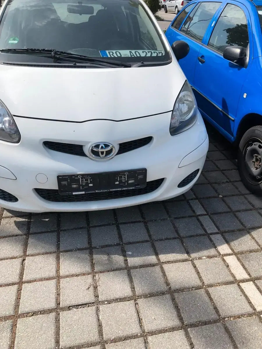 Gebraucht Toyota Aygo 68 PS (50 kW) 2011 Weiß Kleinwagen
