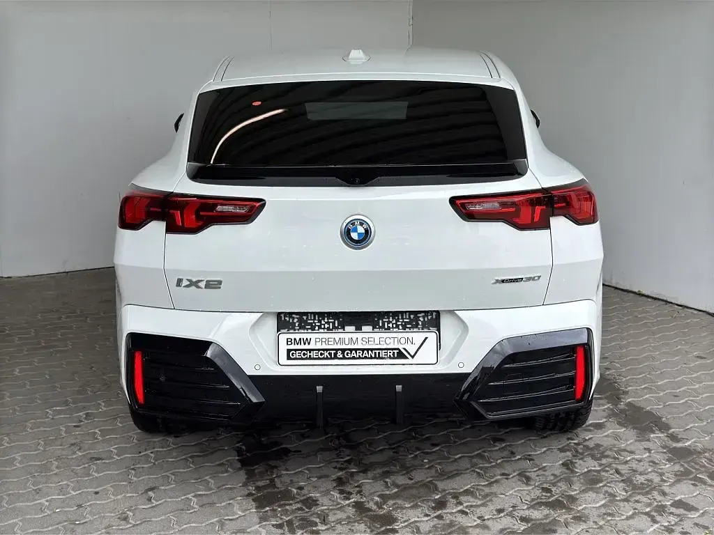 Gebraucht BMW iX2 M Sport 225 kW (306 PS) 2025 Weiß SUV