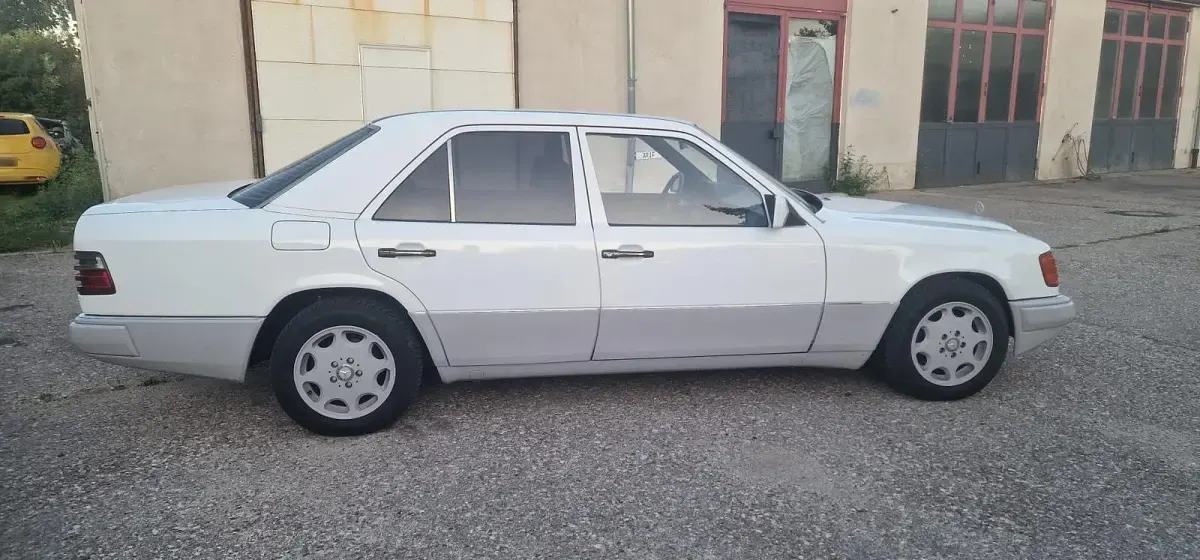Gebraucht Mercedes E200 118 PS (86 kW) 1992 Weiß Limousine