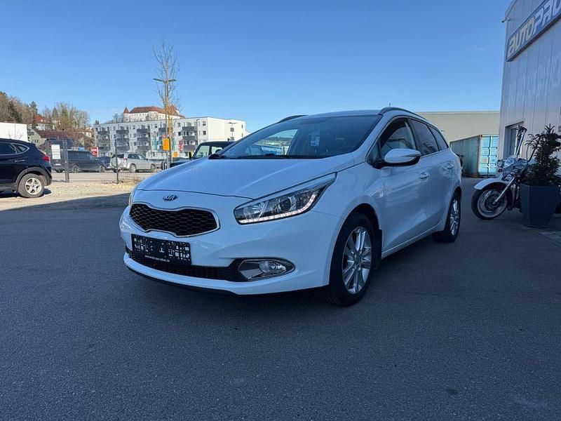 Weiß Gebraucht 2014 Kia Ceed Sportswagon Kombi | 8.990 € (Etwas zu teuer) - Bild 1/4