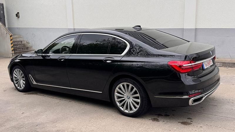 Second-hand BMW 740 320 CP (235 kW) 2018 Negru Berlinǎ