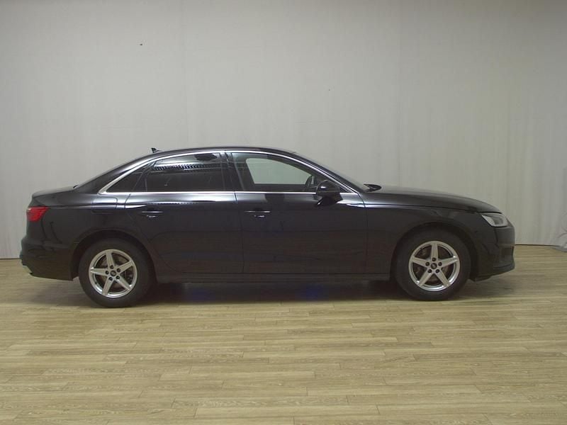 Gebraucht Audi A4 Ambiente 163 PS (119 kW) 2022 Schwarz Limousine