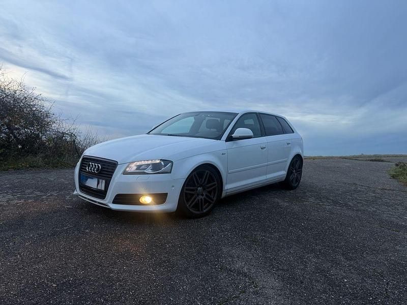 Weiß Gebraucht 2009 Audi A3 Sportback S-Line Limousine | 7.499 € (Fairer Preis) - Bild 1/4