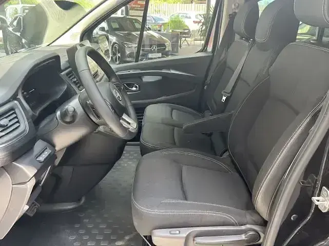 Gebraucht Nissan Primastar Tekna 170 PS (125 kW) 2025 Midnight black Van / Kleinbus
