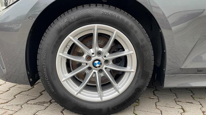 Używany BMW 320 Advantage 190 KM (139 kW) 2022 Szary