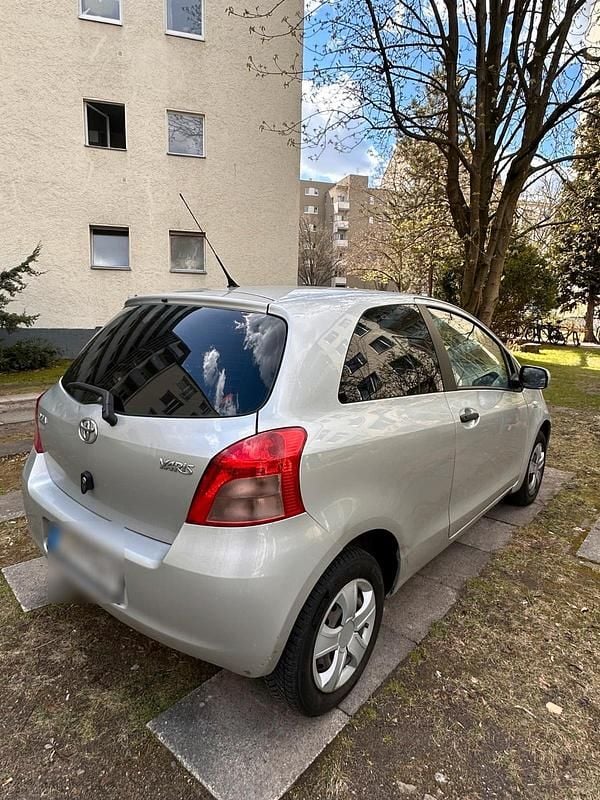 Gebraucht Toyota Yaris 68 PS (50 kW) 2007 Silber Kleinwagen
