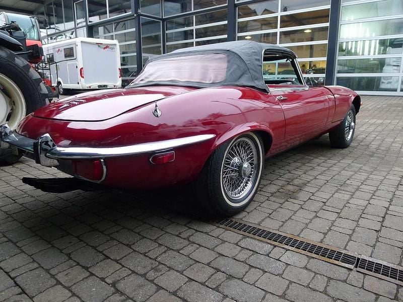 Second-hand Jaguar E-Type 268 CP (197 kW) 1971 Roșu Cabrio