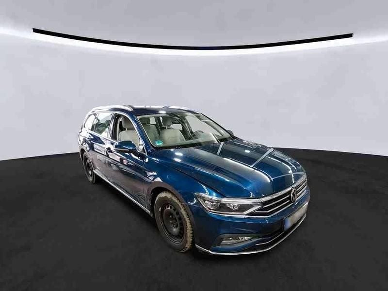 Gebraucht VW Passat Elegance 150 PS (110 kW) 2021 Blau Kombi