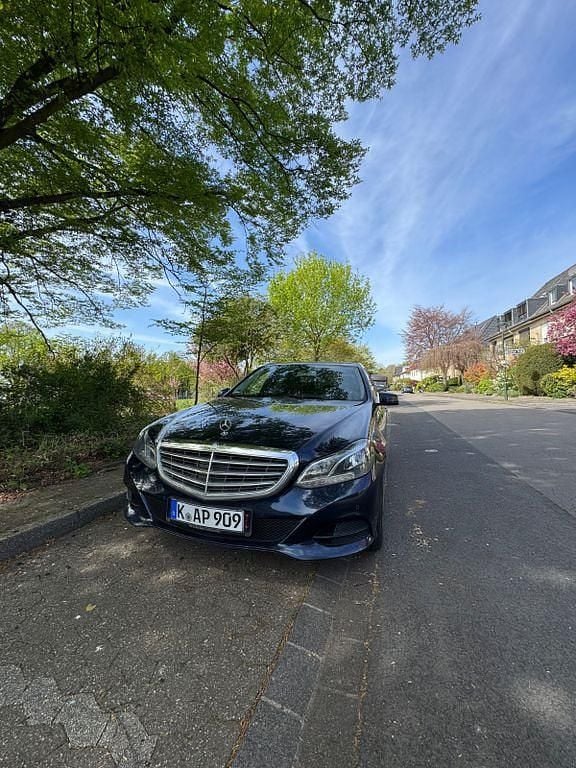 Second-hand Mercedes E200 136 CP (100 kW) 2015 Albastru Berlinǎ