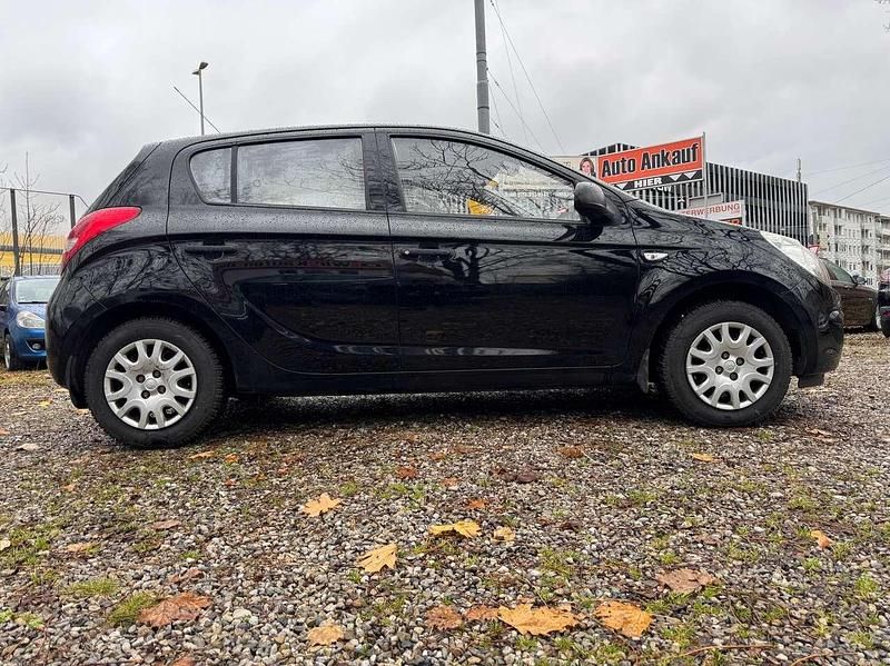 Gebraucht Hyundai i20 Classic 77 PS (56 kW) 2010 Schwarz Limousine