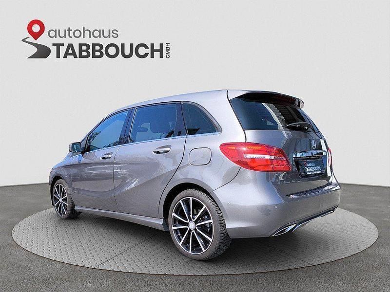 Gebraucht Mercedes B200 Urban 136 PS (100 kW) 2015 Grau Van / Kleinbus