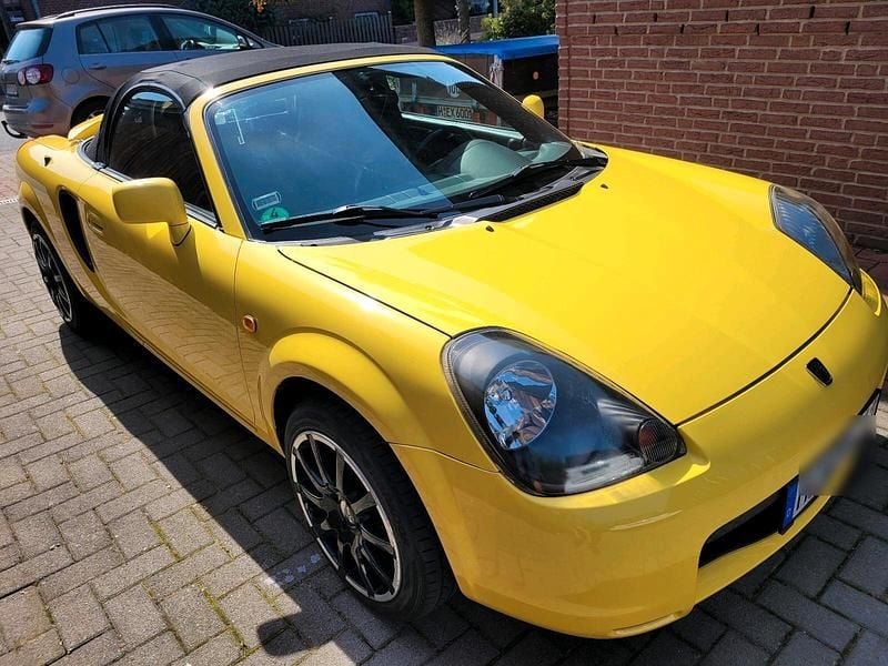 Gebraucht Toyota MR2 140 PS (102 kW) 2001 Gelb Cabrio