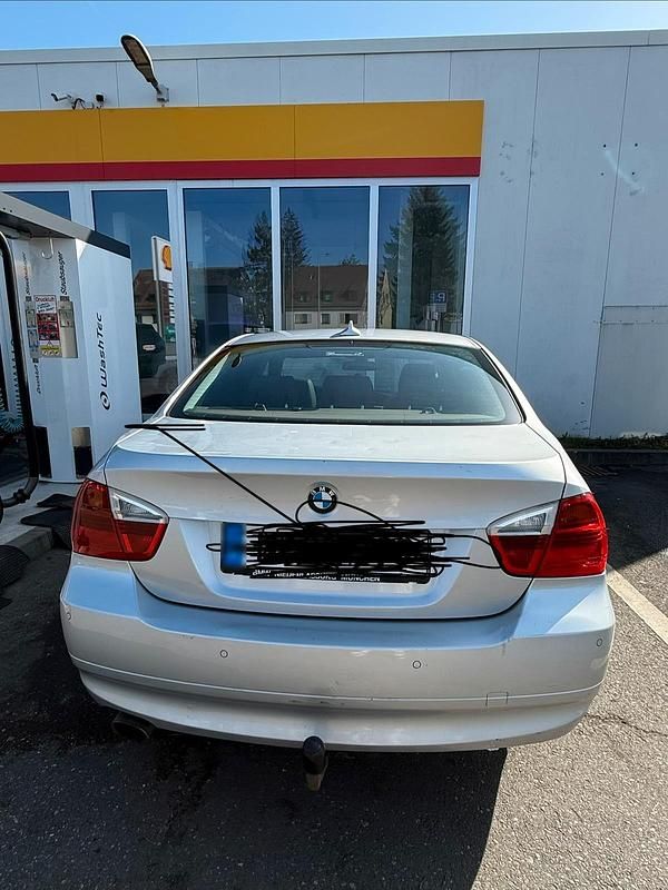 Gebraucht BMW 318 143 PS (105 kW) 2008 Grau Limousine