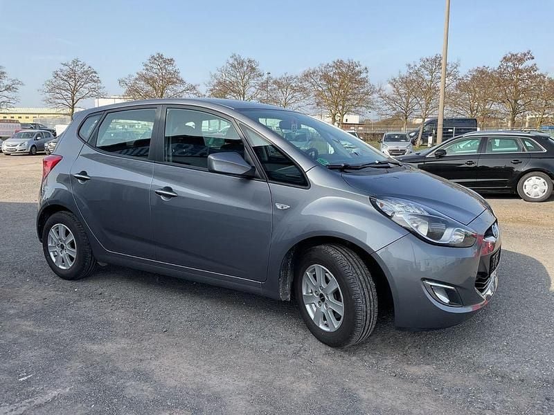 Gebraucht Hyundai ix20 Edition 90 PS (66 kW) 2013 Grau Kleinwagen