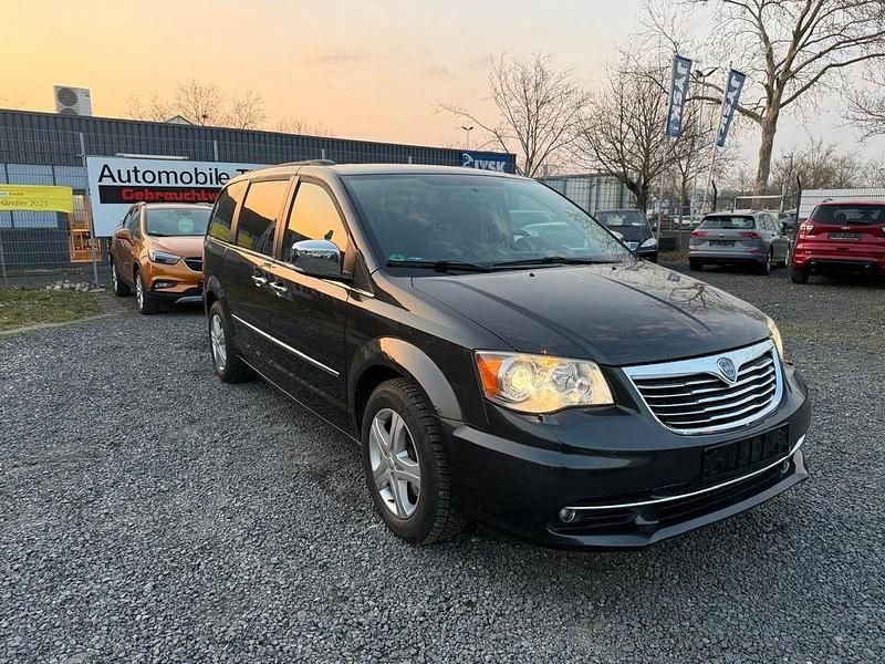 Gebraucht Lancia Voyager Gold 163 PS (119 kW) 2012 Schwarz Van / Kleinbus