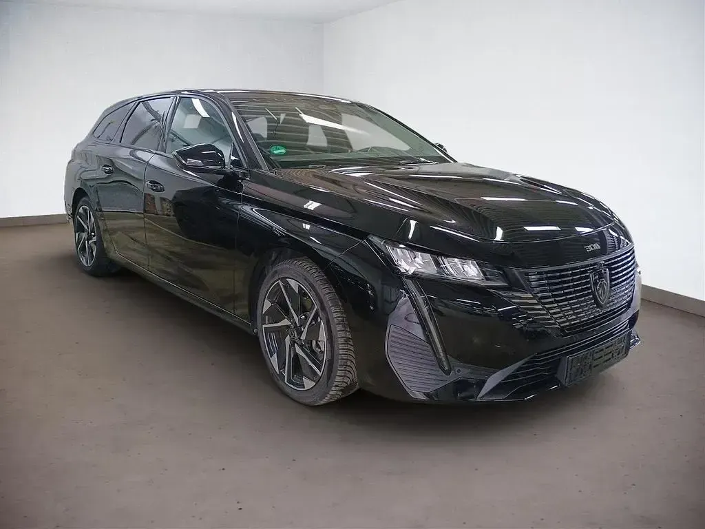 Gebraucht Peugeot 308 Allure 131 PS (96 kW) 2025 Lackierung schwarz perla nera/ Kombi