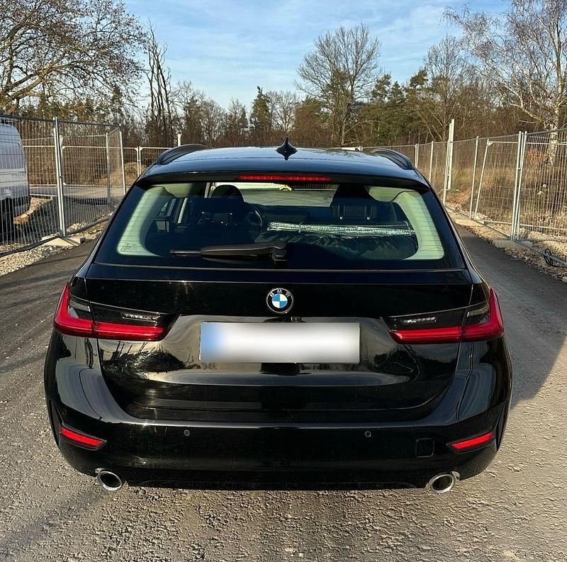 Gebraucht BMW 320 Advantage 190 PS (139 kW) 2020 Schwarz Kombi
