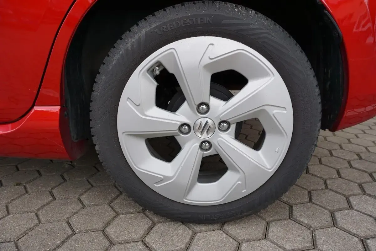 Gebraucht Suzuki Swift Comfort 83 PS (61 kW) 2025 Rot Kleinwagen