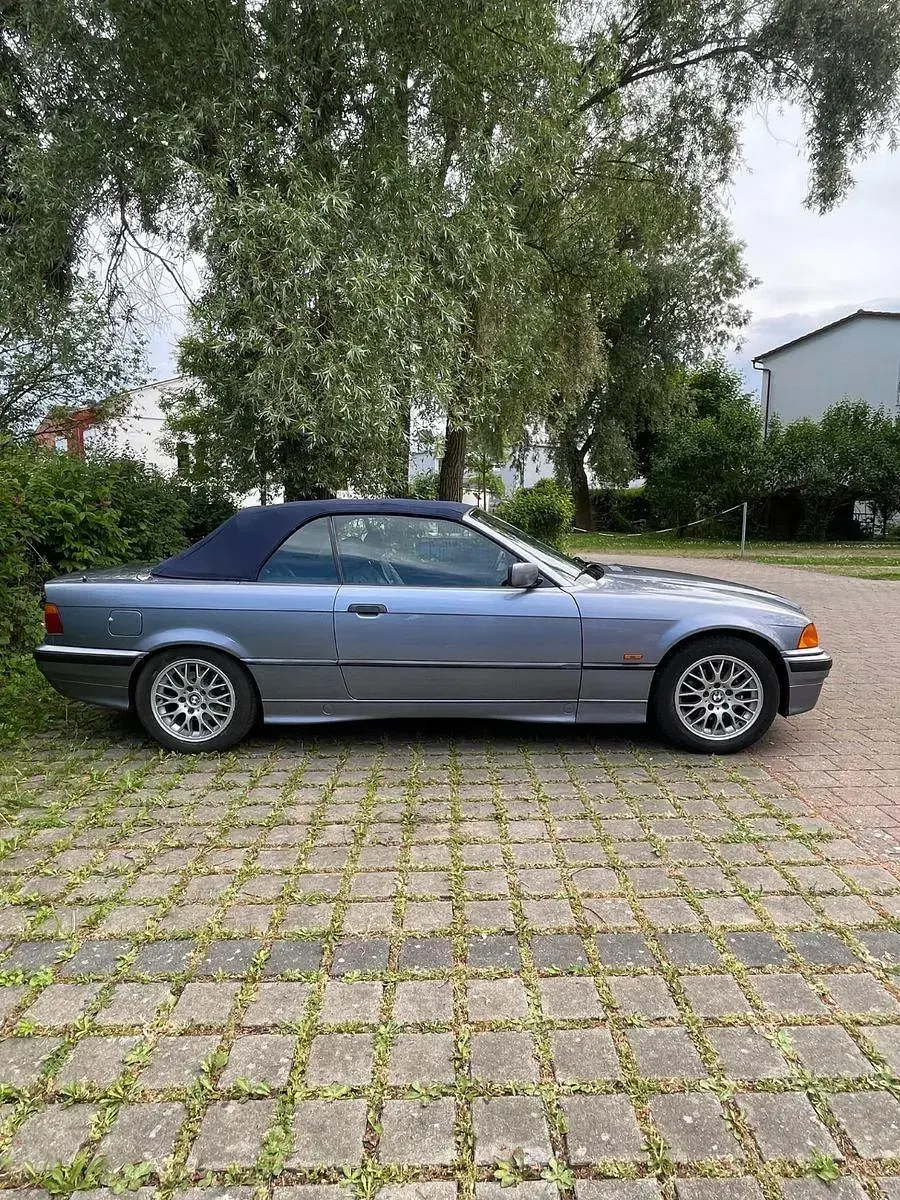Gebraucht BMW 320 Cabriolet 150 PS (110 kW) 1997 Blau Cabrio