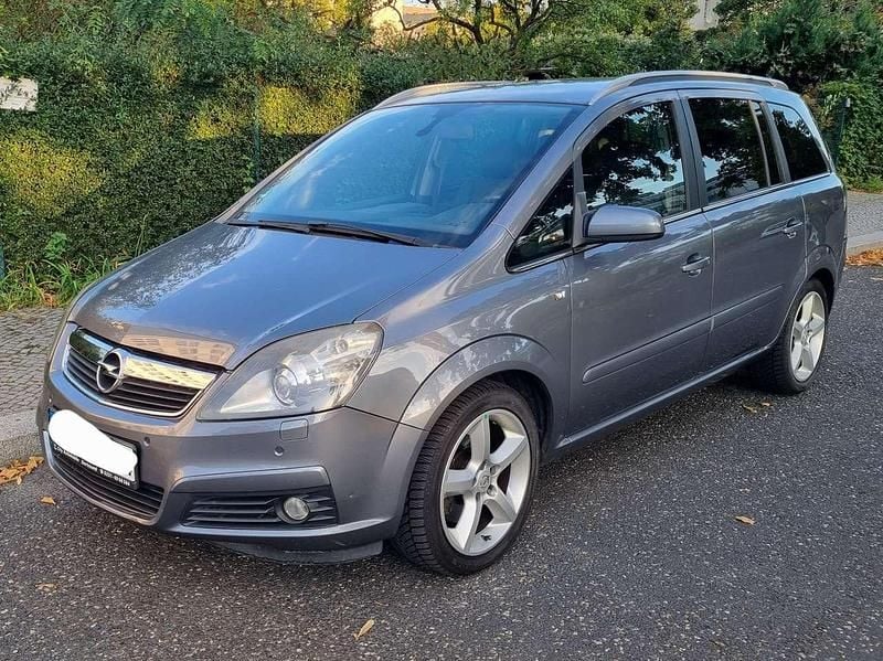 Grau Gebraucht 2006 Opel Zafira Cosmo Van / Kleinbus | 5.400 € (Etwas zu teuer) - Bild 1/4