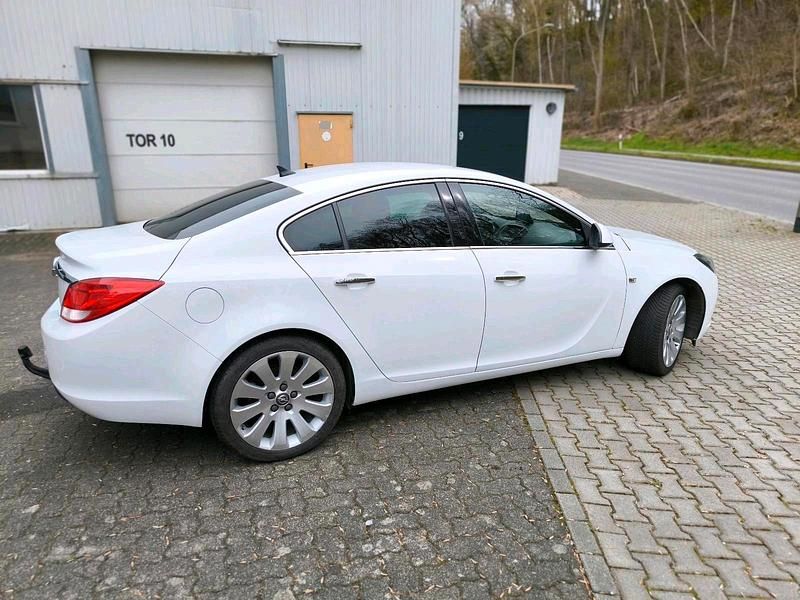 Gebraucht Opel Insignia 140 PS (102 kW) 2011 Weiß Limousine