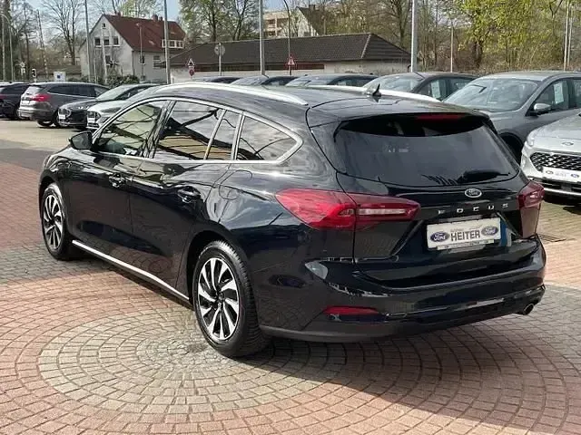 Gebraucht Ford Focus Titanium 125 PS (91 kW) 2024 Schwarz Limousine