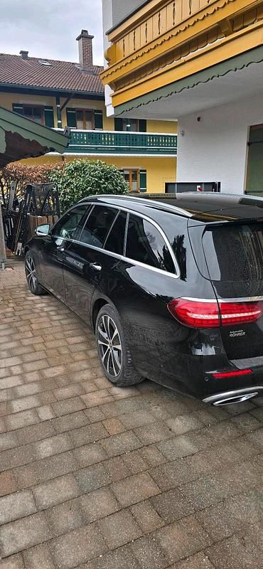 Gebraucht Mercedes E400 330 PS (242 kW) 2022 Schwarz Kombi